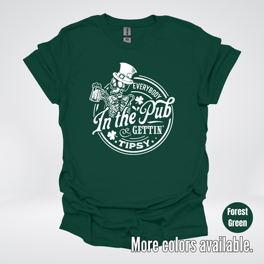 Everybody In The Pub Gettin Tipsy – White Skeleton And A Beer – Saint Patrick’s Day T-Shirt