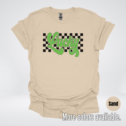 Lucky Cursive Checkered Retro – Saint Patrick’s Day T-Shirt