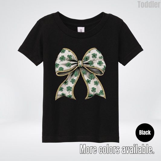 Lucky Clover Green Coquette Glitter Bow – Saint Patrick’s Day Toddler T-Shirt