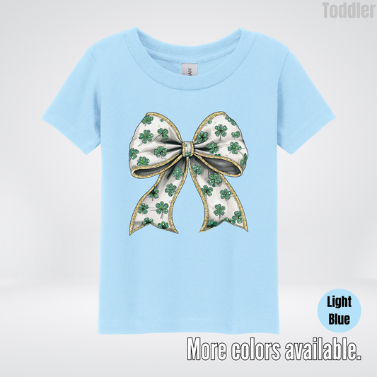 Lucky Clover Green Coquette Glitter Bow – Saint Patrick’s Day Toddler T-Shirt