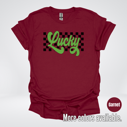 Lucky Cursive Checkered Retro – Saint Patrick’s Day T-Shirt