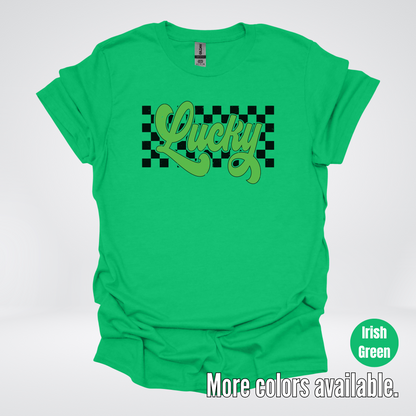Lucky Cursive Checkered Retro – Saint Patrick’s Day T-Shirt