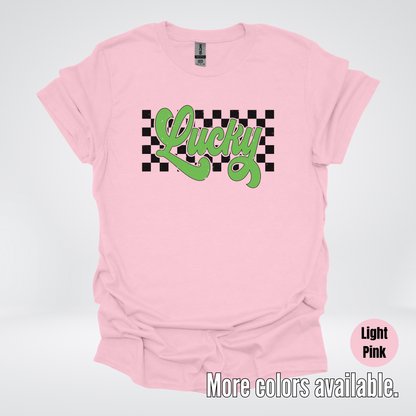 Lucky Cursive Checkered Retro – Saint Patrick’s Day T-Shirt