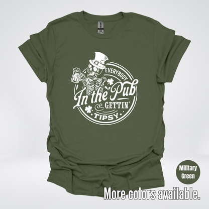 Everybody In The Pub Gettin Tipsy – White Skeleton And A Beer – Saint Patrick’s Day T-Shirt