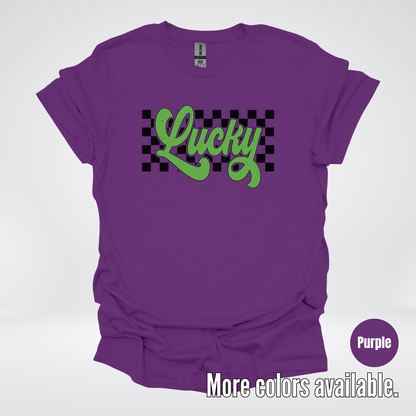 Lucky Cursive Checkered Retro – Saint Patrick’s Day T-Shirt