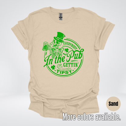 Everybody In The Pub Gettin Tipsy – Green Skeleton And A Beer – Saint Patrick’s Day T-Shirt