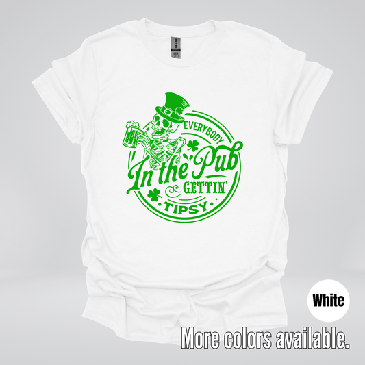 Everybody In The Pub Gettin Tipsy – Green Skeleton And A Beer – Saint Patrick’s Day T-Shirt