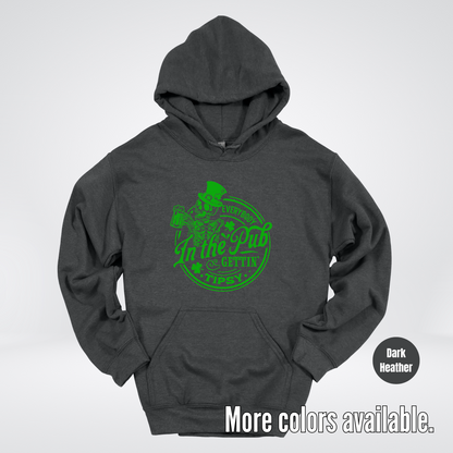 Everybody In The Pub Gettin Tipsy – Green Skeleton And A Beer – Saint Patrick’s Day Hoodie