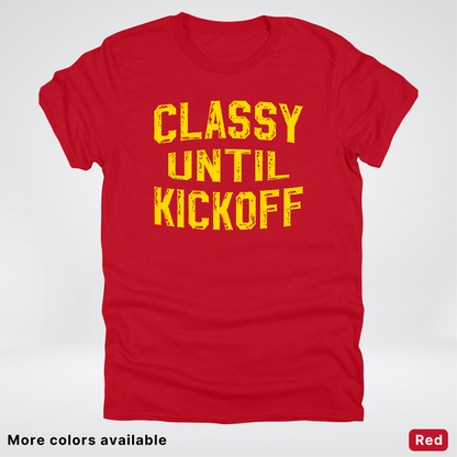 Classy Until Kickoff – Gold Design - Football - T-Shirt