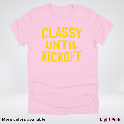 Classy Until Kickoff – Gold Design - Football - T-Shirt
