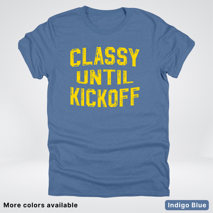 Classy Until Kickoff – Gold Design - Football - T-Shirt