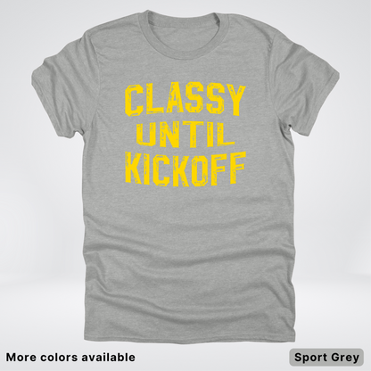 Classy Until Kickoff – Gold Design - Football - T-Shirt