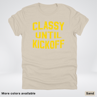 Classy Until Kickoff – Gold Design - Football - T-Shirt